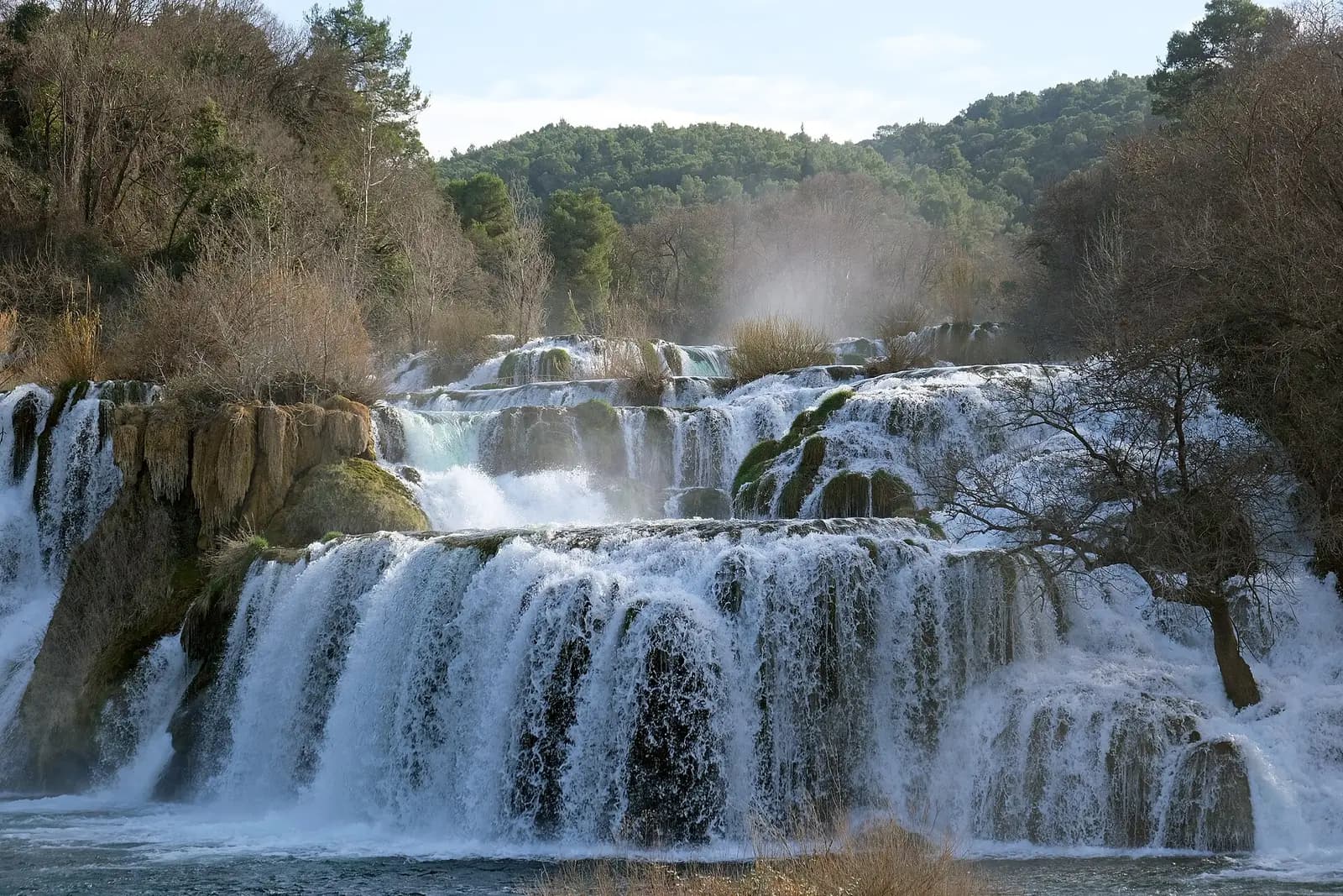 Parque Nacional de Krka: 7 cascadas y un río que se puede cruzar a pie