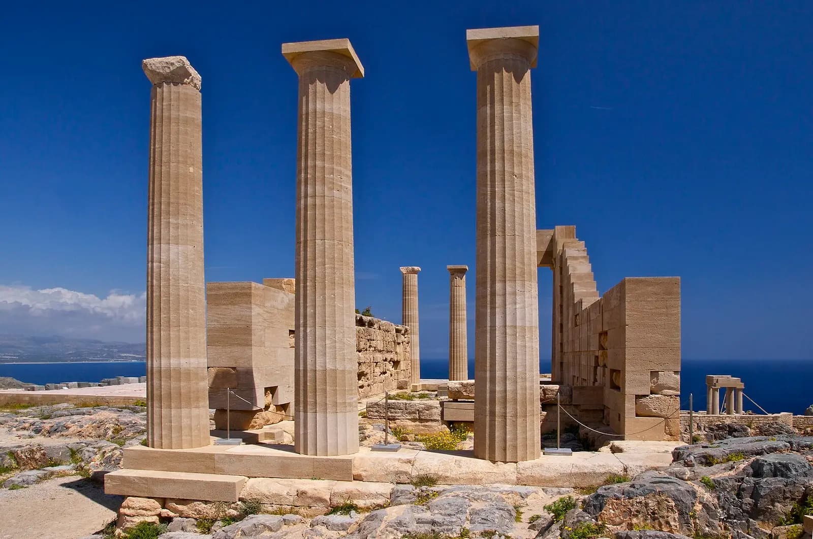 Acropolis de Lindos: la acrópolis dorada de Rodas que se ve desde el mar