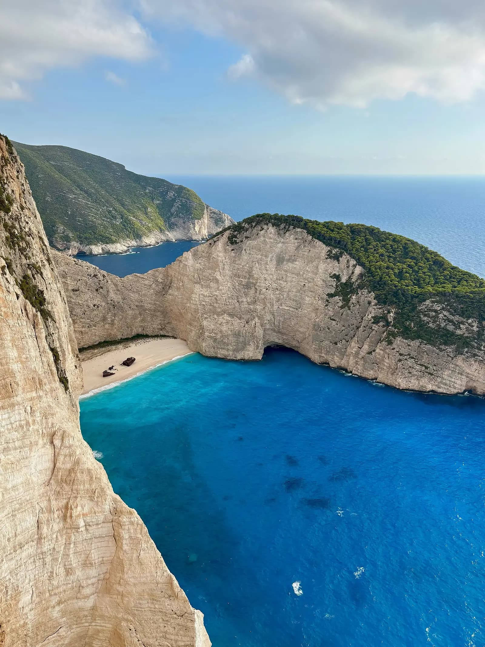 Playa de Navagio: barco desde Puerto de Zakynthos y realidad actual