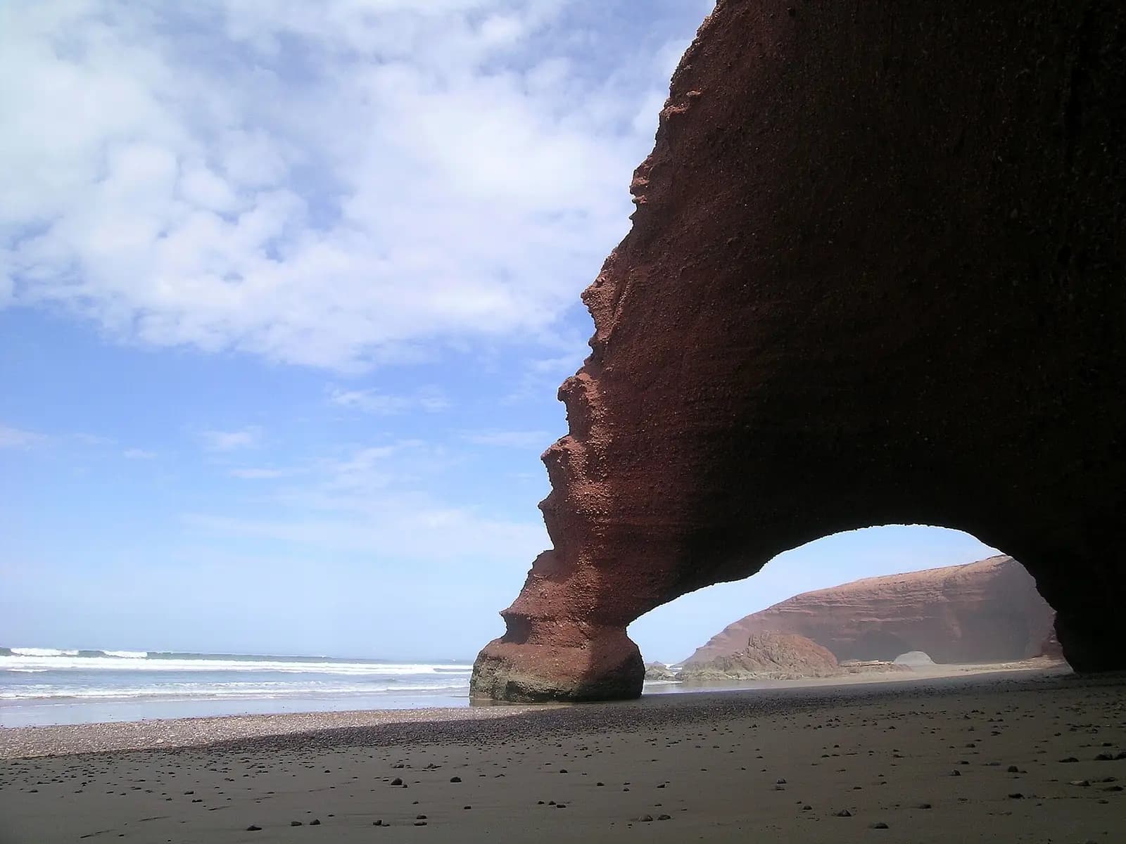 Playa de Legzira: los arcos de roca que cambian de color según la marea
