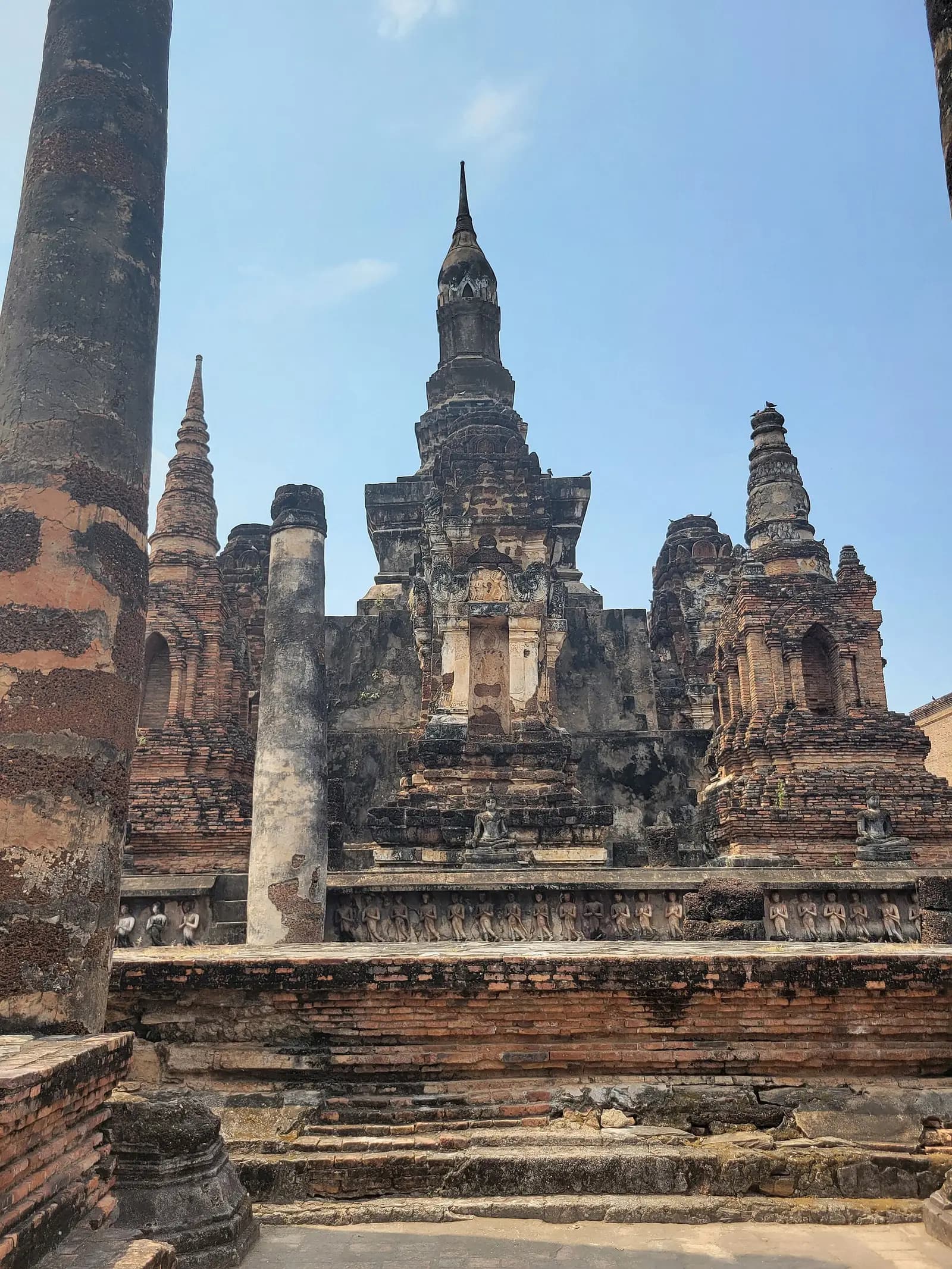 Templos de Sukhothai: ruinas del siglo XIII que se recorren mejor en bicicleta al amanecer